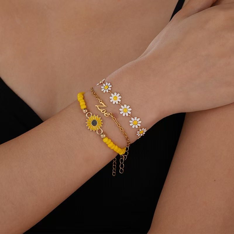 Custom Letter Daisy Bracelet - Zyrona WorksZyrona WorksCustom Letter Daisy Bracelet